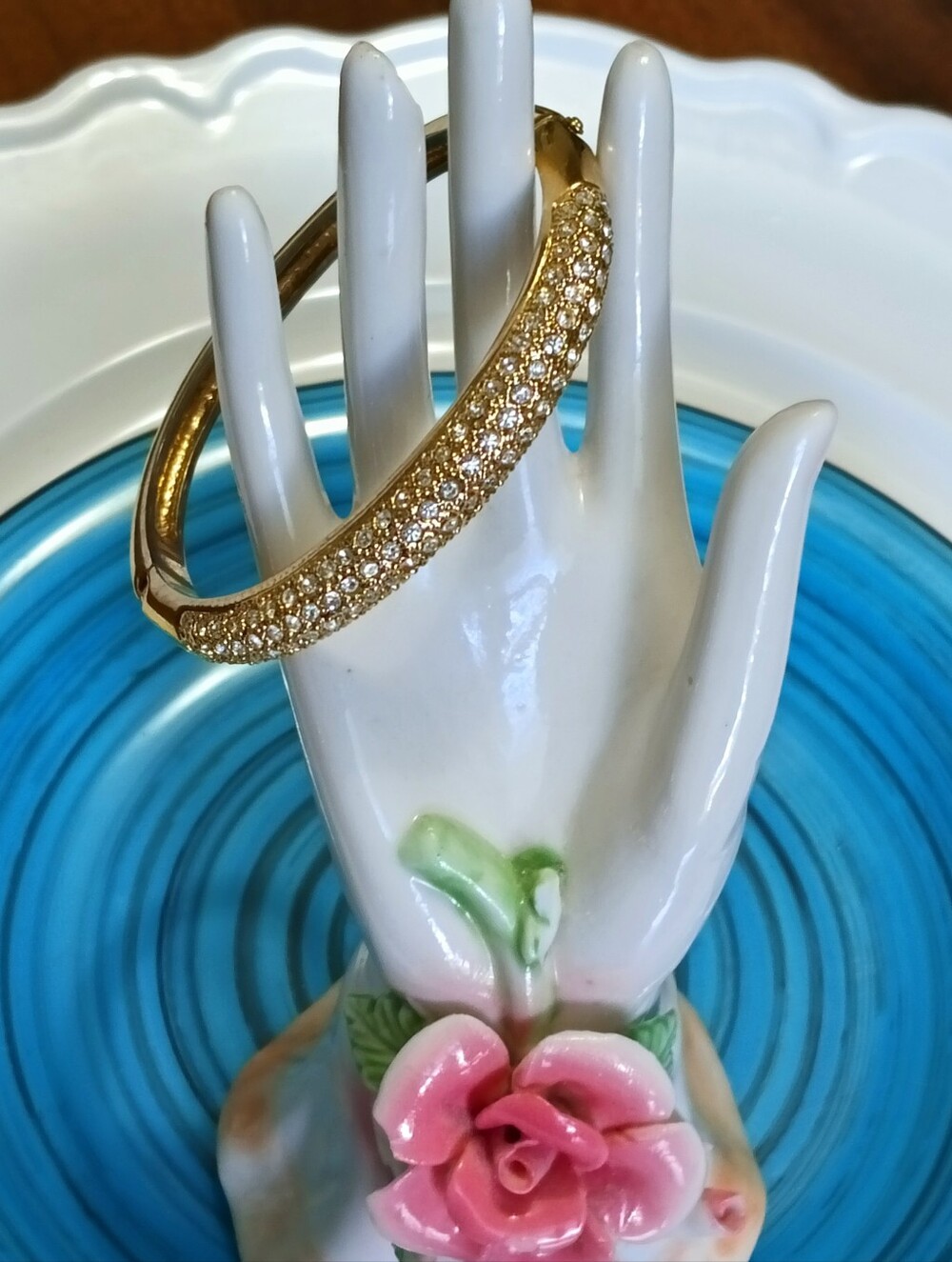 Vintage Sparkling Gold Tone Rhinestone Hinge Bangle Bracelet